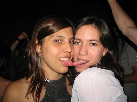 lesbian tongue kissing (24,104 results) Report